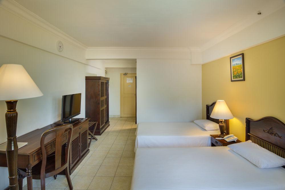 Eastana Cherating Beach Resort Exterior photo